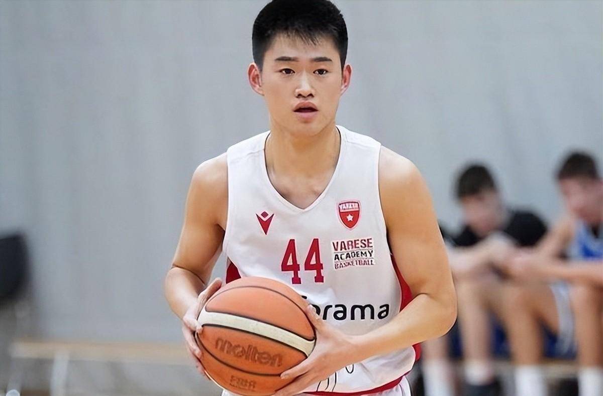 进不了校队的留欧天才,身高1米8的赵维伦为何成为中国男篮希望?