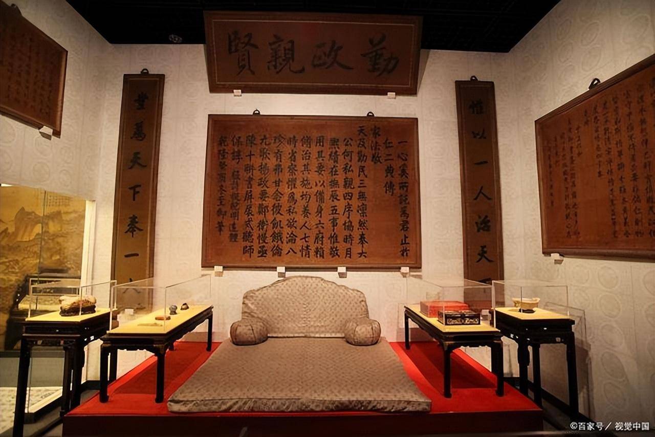 咸丰之后的同治和光绪时期,乾清宫在功能上有较大变化,东暖阁成为"