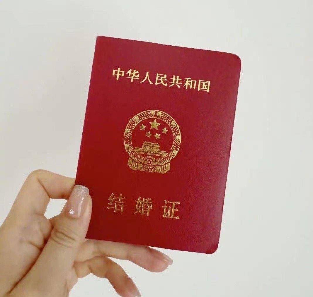 邓超发文庆祝结婚14周年,一句话点评孙俪性格,结婚证再成焦点