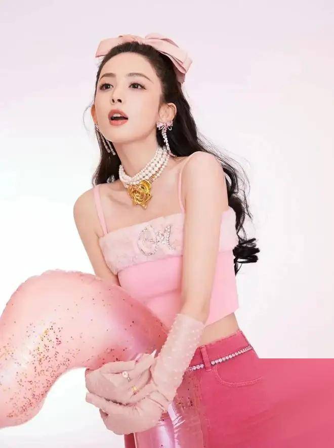 古力娜扎写真,人间极品的女神,性感美貌与才华的完美融合!