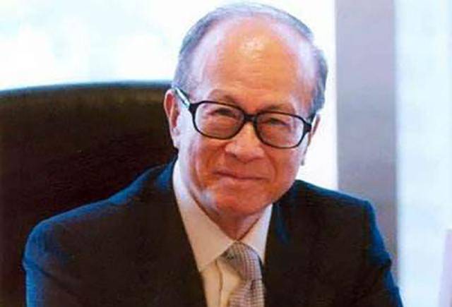 "中国首富"李嘉诚现年91岁,至今只有两个儿子,现状如何