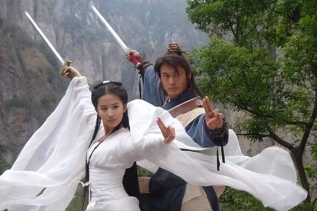黄晓明跳瀑布救刘亦菲,再现《神雕侠侣》过儿和姑姑的真爱传奇佳话