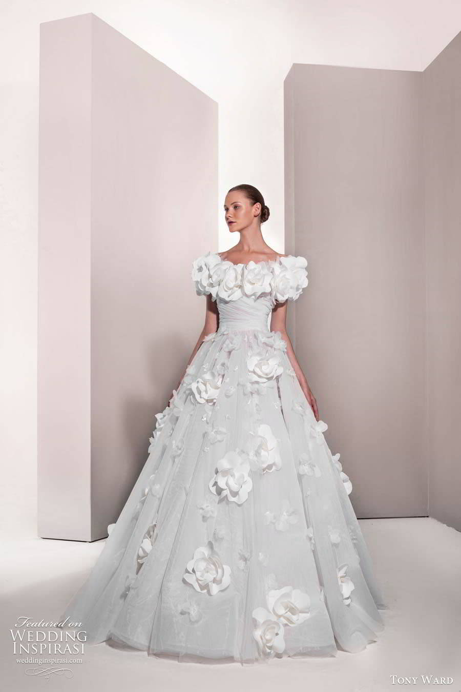 tony ward la mariée 2025 "the pollen dance" 春季婚纱系列_礼服