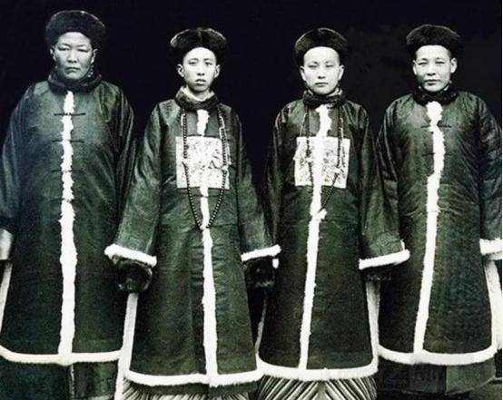 火烧圆明园时,八旗子弟全部撤走,反抗的竟然是一群太监