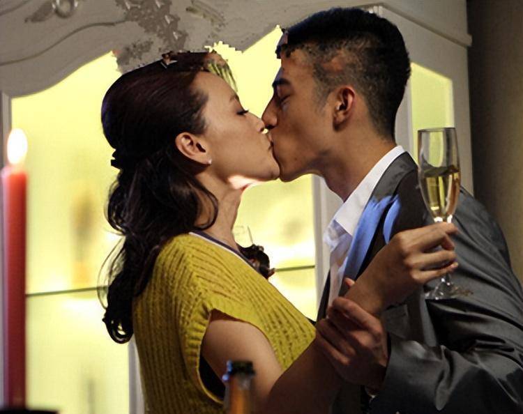 梁爱琪:年纪是一味良药,只要计量刚刚好,小伙子不比太羞涩了