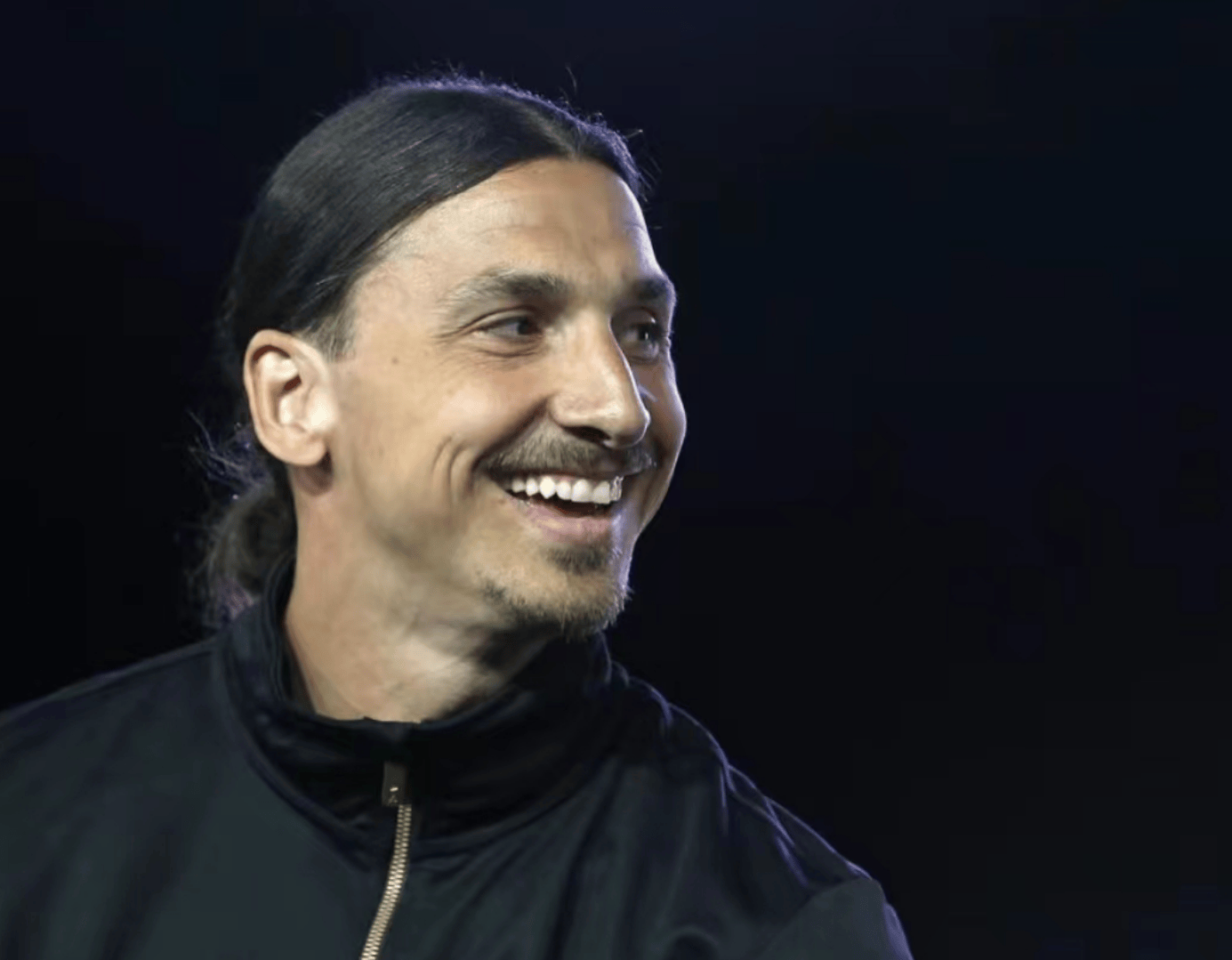 伊布:足坛顶尖高中锋,仅四人堪与我比肩,哈兰德最为接近