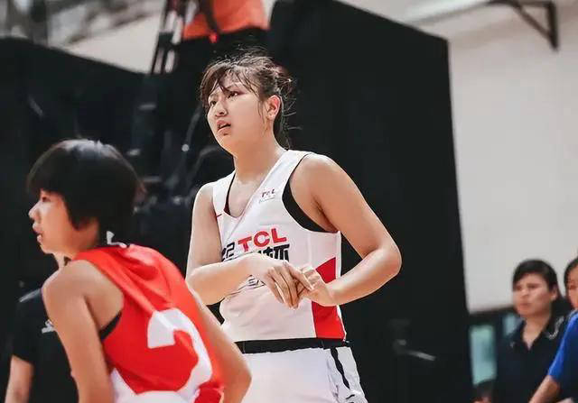 15岁身高超1米9,u15篮坛新星