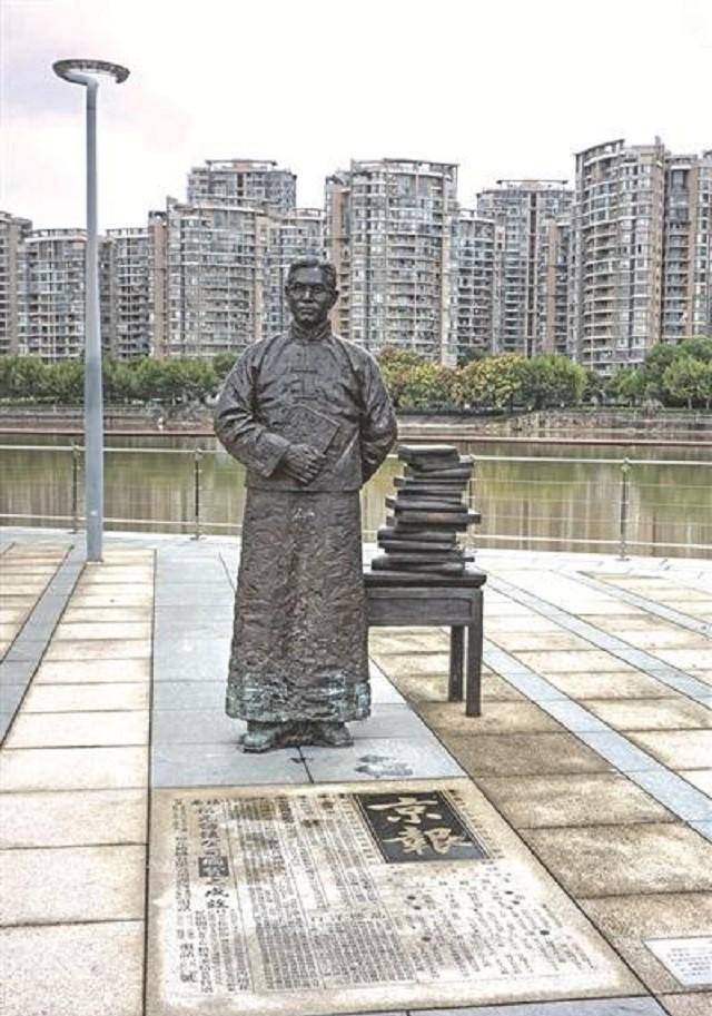 当时邵飘萍身处东郊民巷使馆,安全系数较高,下午五点半驱车前往《京报