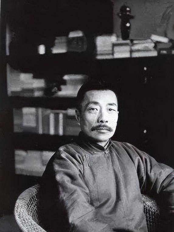 嫁给鲁迅的许广平:省吃俭用,处处隐忍,丈夫9字遗言道尽她辛酸