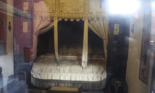 故宫那么大!为何皇帝,太后,嫔妃的床都非常小?