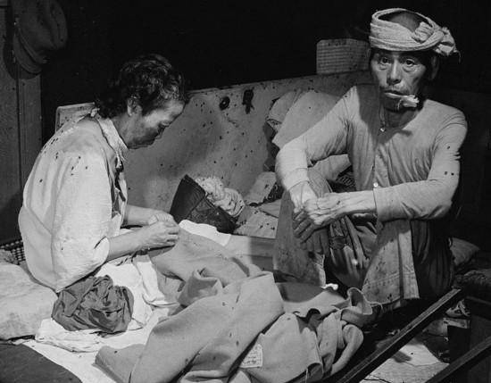 广岛原子弹爆炸:先后造成275230人死亡,幸存者眼中充满了绝望