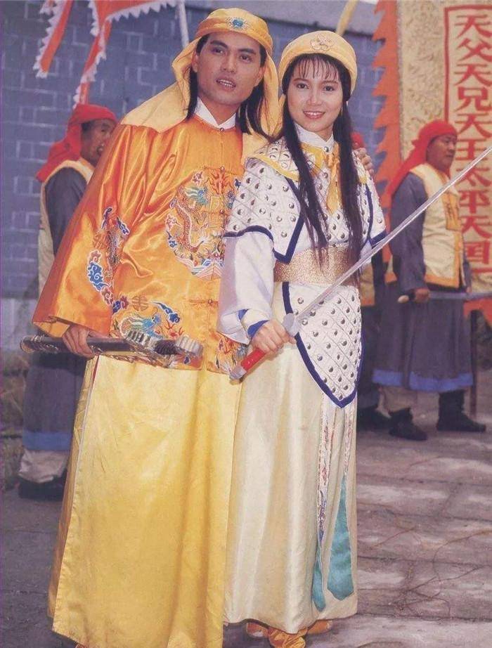 从年龄上来说他和洪秀全,曾国藩们,都已经差了一代人,但能和他们一块