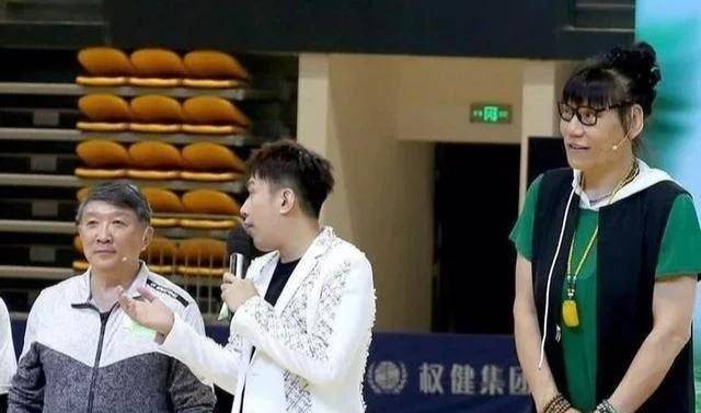 奥尼尔崇拜的"女篮巨人":姚明曾问她借鞋穿,如今因伤晚景凄凉