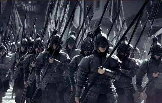 军则是由名将岳飞统领,这是一支骑兵部队,当时的岳家军中有着十万士兵