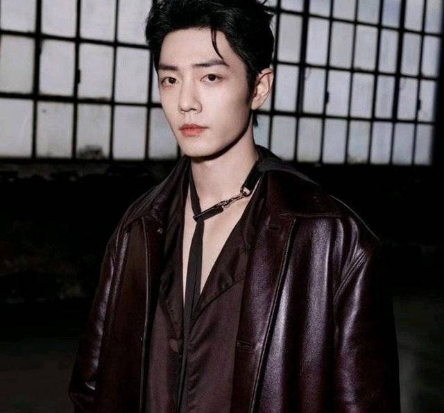 原创            肖战新剧杀青曝光幕后花絮，业内大佬祝福不断-肖战在拍电视剧