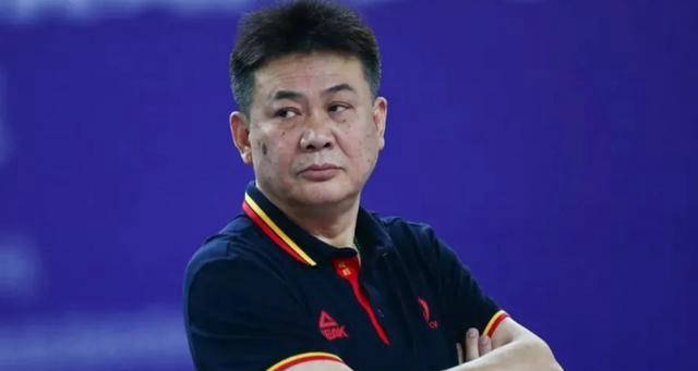 中国女排主教练蔡斌接受央视采访 谈朱婷伤势及香港站比赛安排