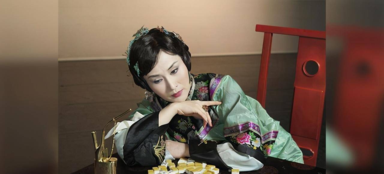 《金锁记》:无性无爱的豪门婚姻,扼杀的何止是尊严和人性