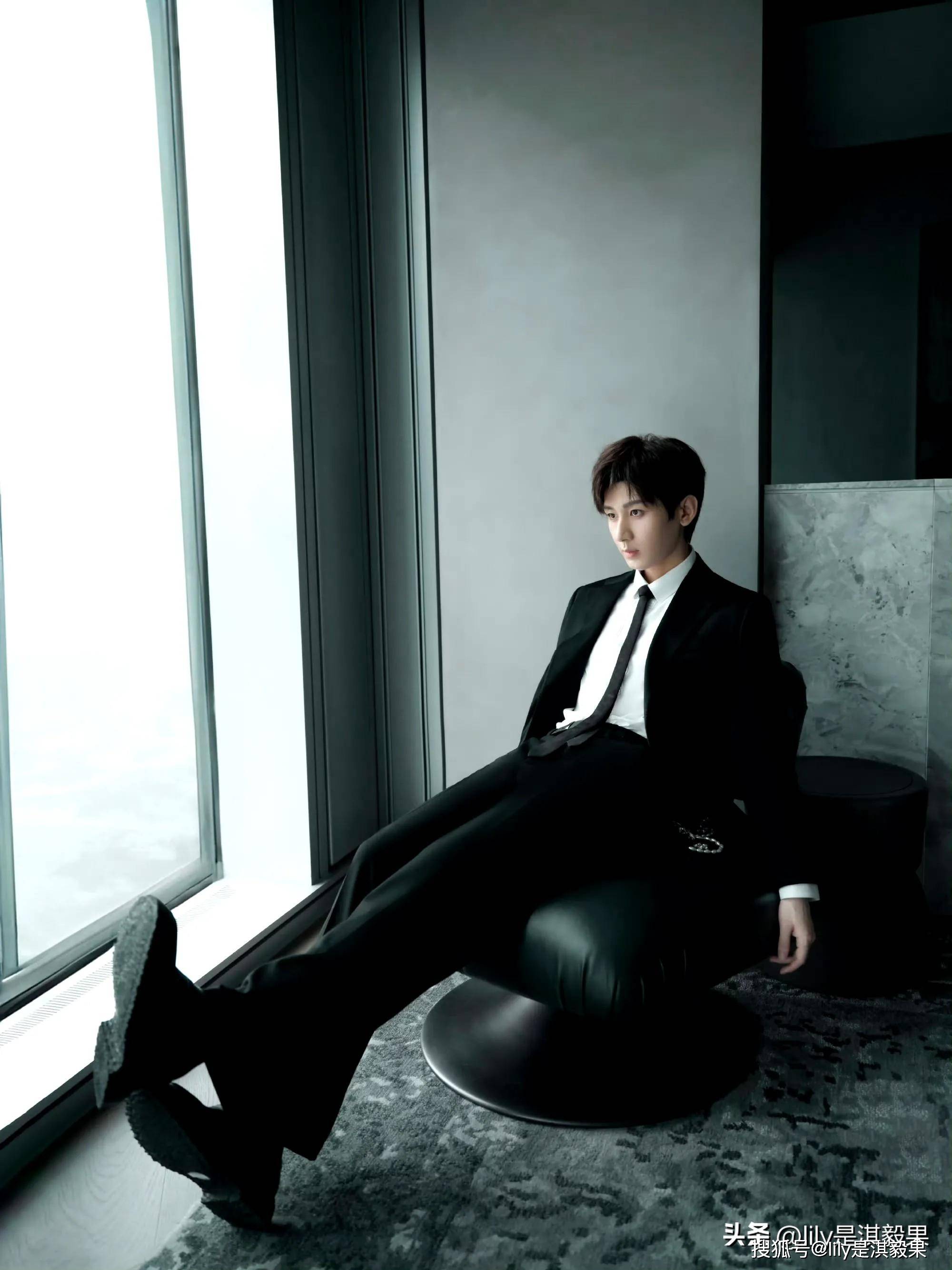 有点好奇平时成毅看到家庭群里发的小视频,和自己表情包的样子了,是不