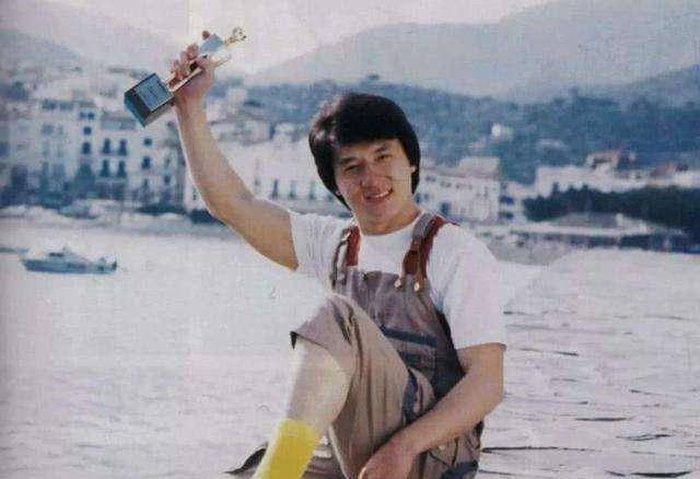 安徽男子10岁时被父亲抛弃,63年后见到"亲弟",原来是明星成龙