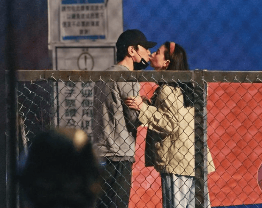 高圆圆赵又廷参加好友婚礼,相视而笑画风超甜,结婚10年恩爱如初