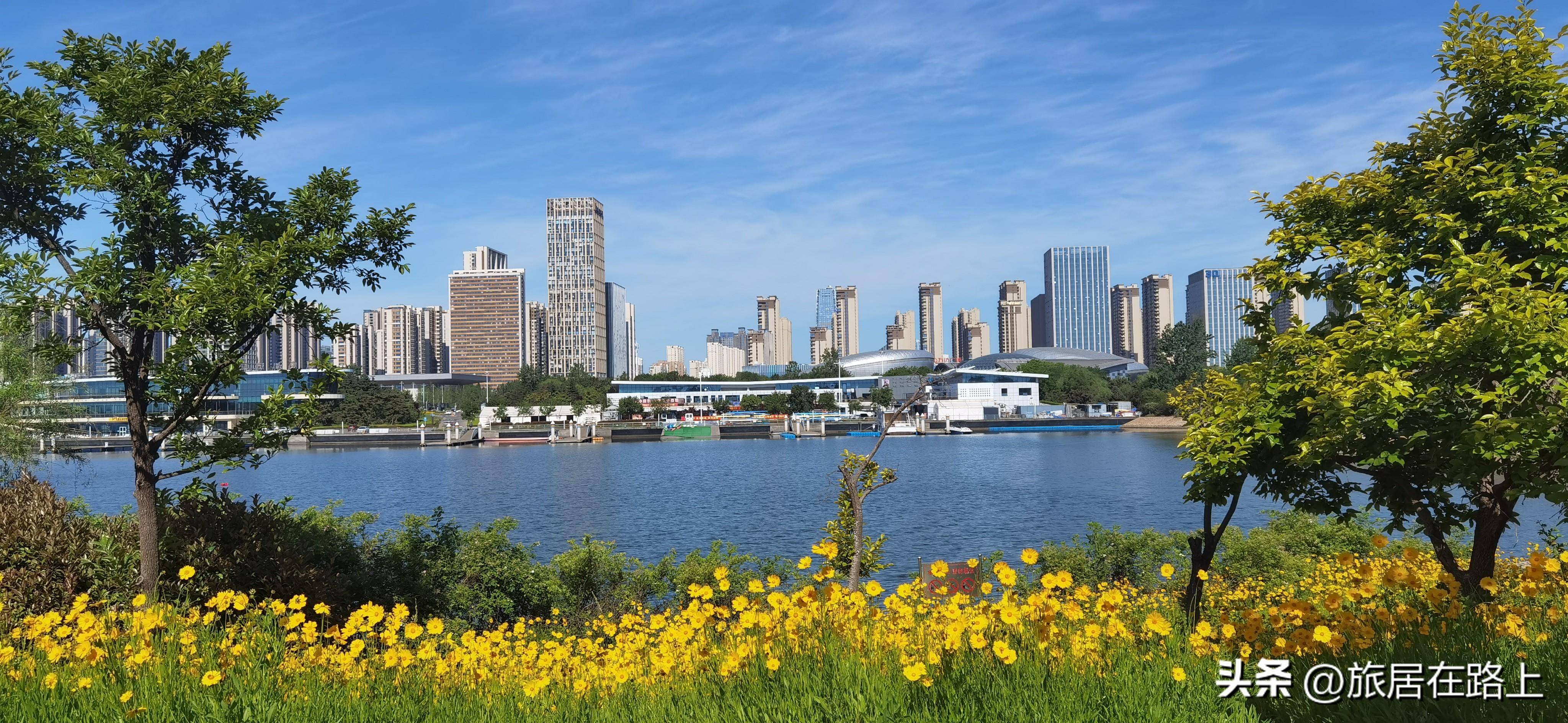 金秋十月沿泻湖骑行是种什么体验