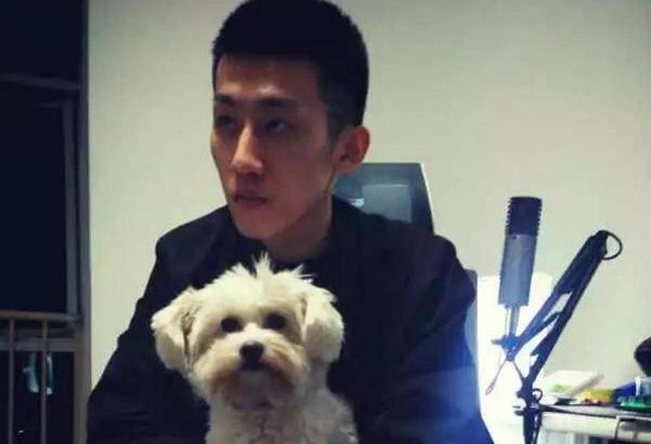 玩共享单车破产,父母入狱,女友跑路的富二代丁伟,如今这样活着