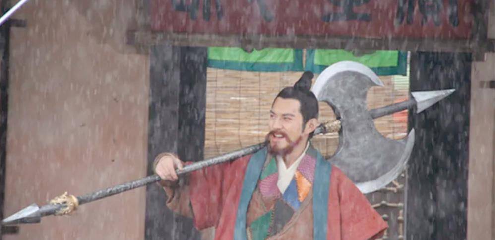 古代武将,真能举着几十斤的超重兵器打一天?出土文物给出谜底