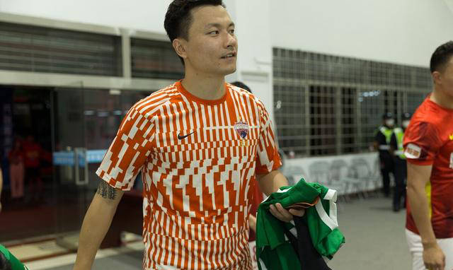 如今许多人怀念郜林,以前观看他踢球时往往认为他是国足中最差的前锋