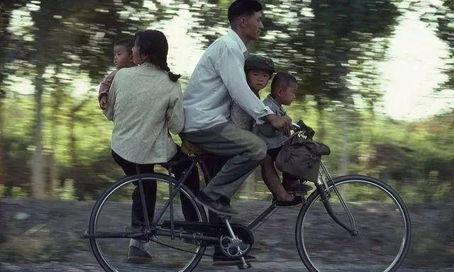 二八大杠自行车小孩图片