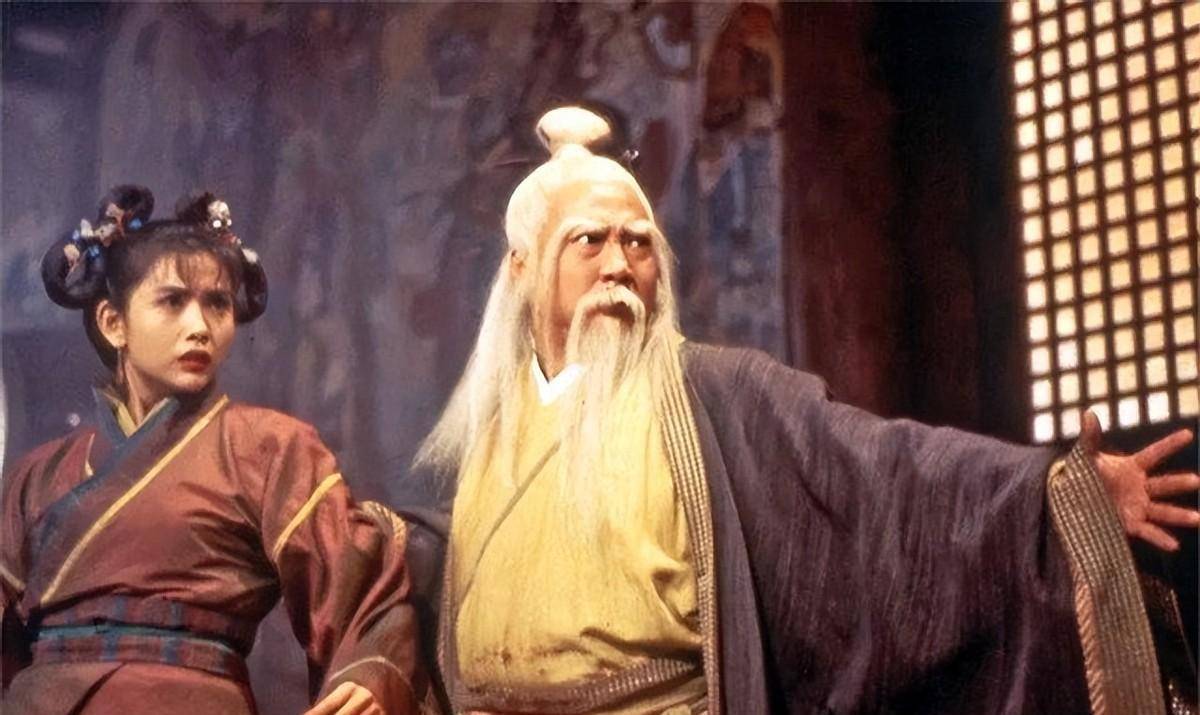 张三丰要与三人交手,白眉鹰王很担心,他怕张三丰被活活打死