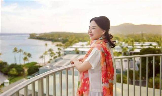 女首善用嘴豪捐180亿,"诺而不捐"成老赖,套现八亿后销声匿迹