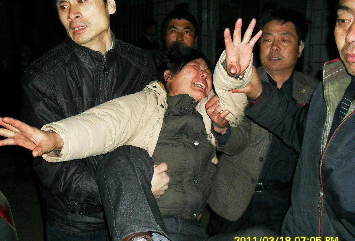 2011年,山东师生谈话20分钟,学生倒地身亡,同学短信揭开真相