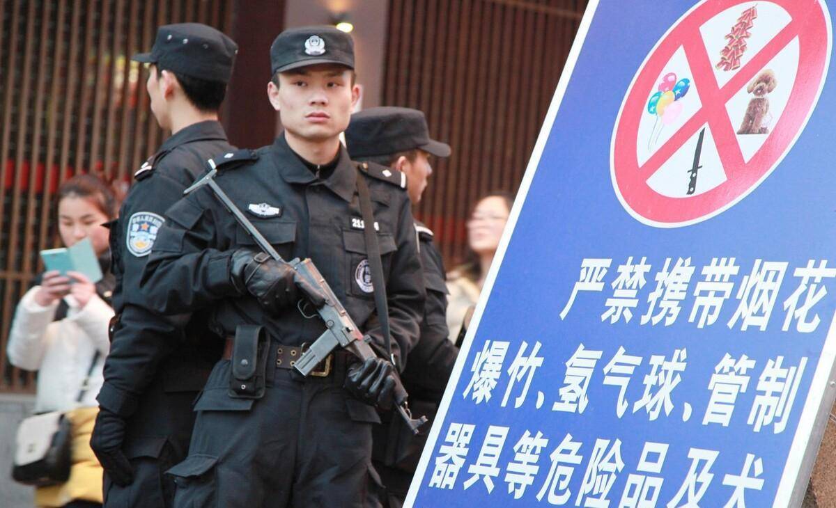 缉毒英雄吴桂忠:千名战友泪撒葬礼,"拼命三郎"有着怎样的人生