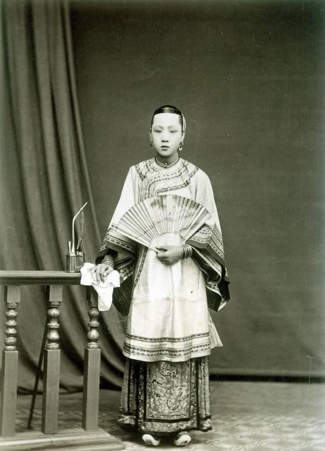 晚清高颜值美女照片:婉容的容貌无与伦比,图9苦恋溥仪至死未嫁