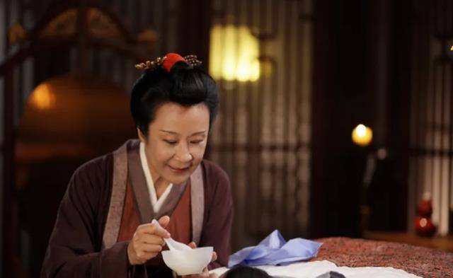 这名客氏最初也不过是木匠皇帝朱由校的乳娘.公元1620年八月二十九日