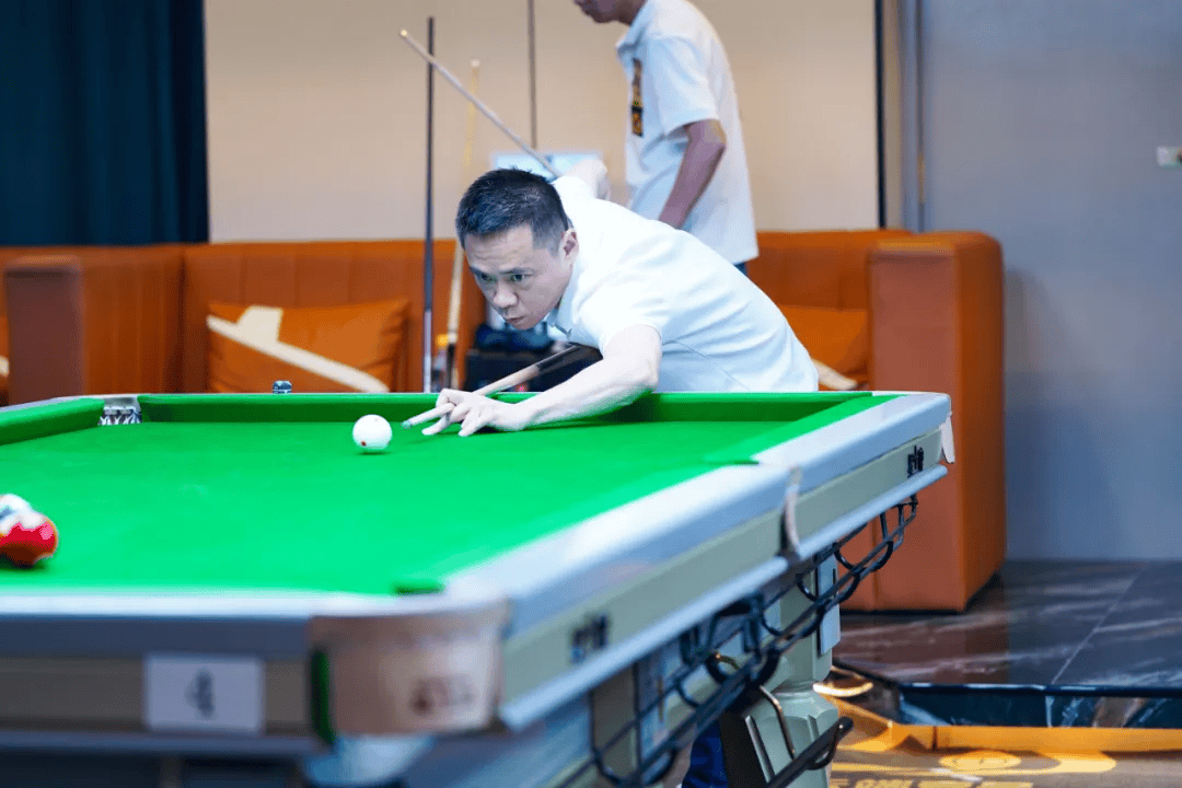 大刘闯7-5险胜秦健,随后9-3击败张凯,出线轮对阵王靳宇.