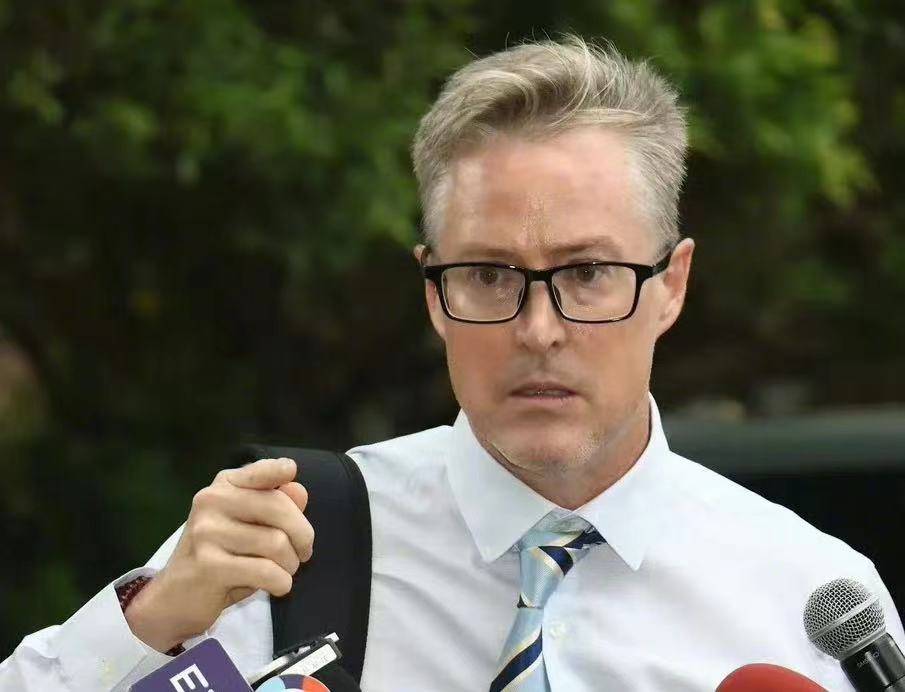 夏克立被指有家暴行为,前妻获司法保护,其回应不能多说处境危险