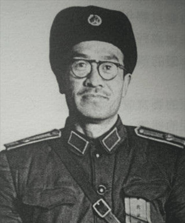 王洛宾听闻妻子出轨,深夜回家见有陌生男子,妻子冷问