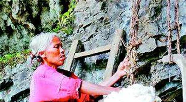 现实版"白毛女",为等爱人隐居深山30年,却被坏人欺负生2孩夭折_杨大姐