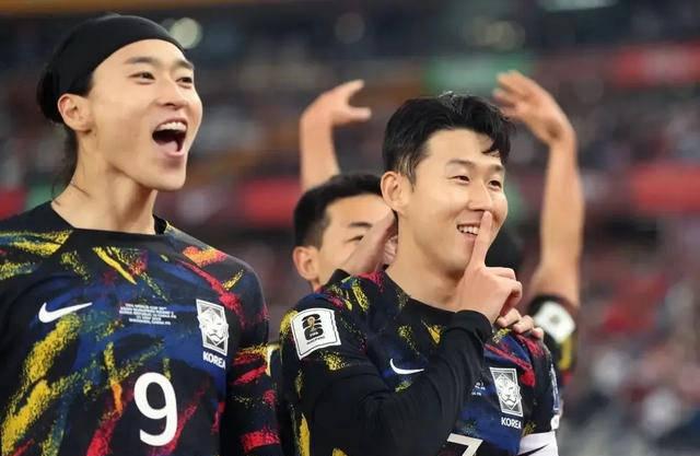 国足备战韩国队!武磊携三叉戟首发,孙继海指点江山