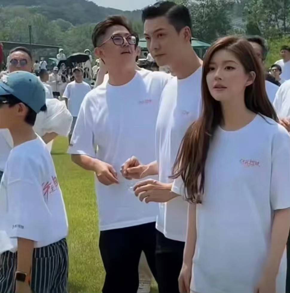 赵露思《许我耀眼》开机照曝光!黑历史被扒,未满18与男友同居