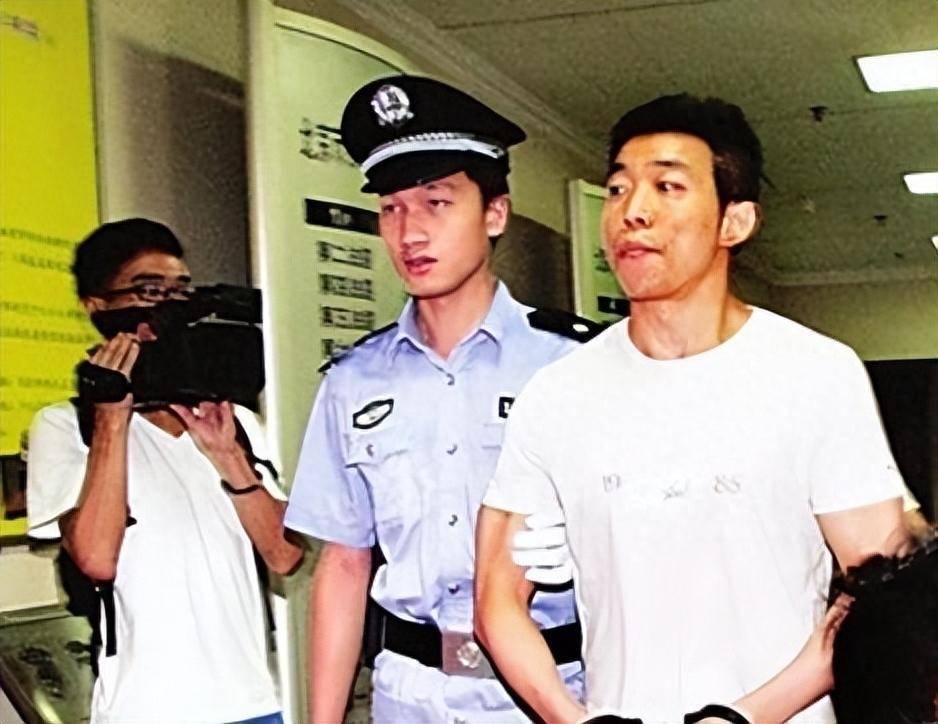 因为周成海的"贪婪",致使白静发生"扭曲".