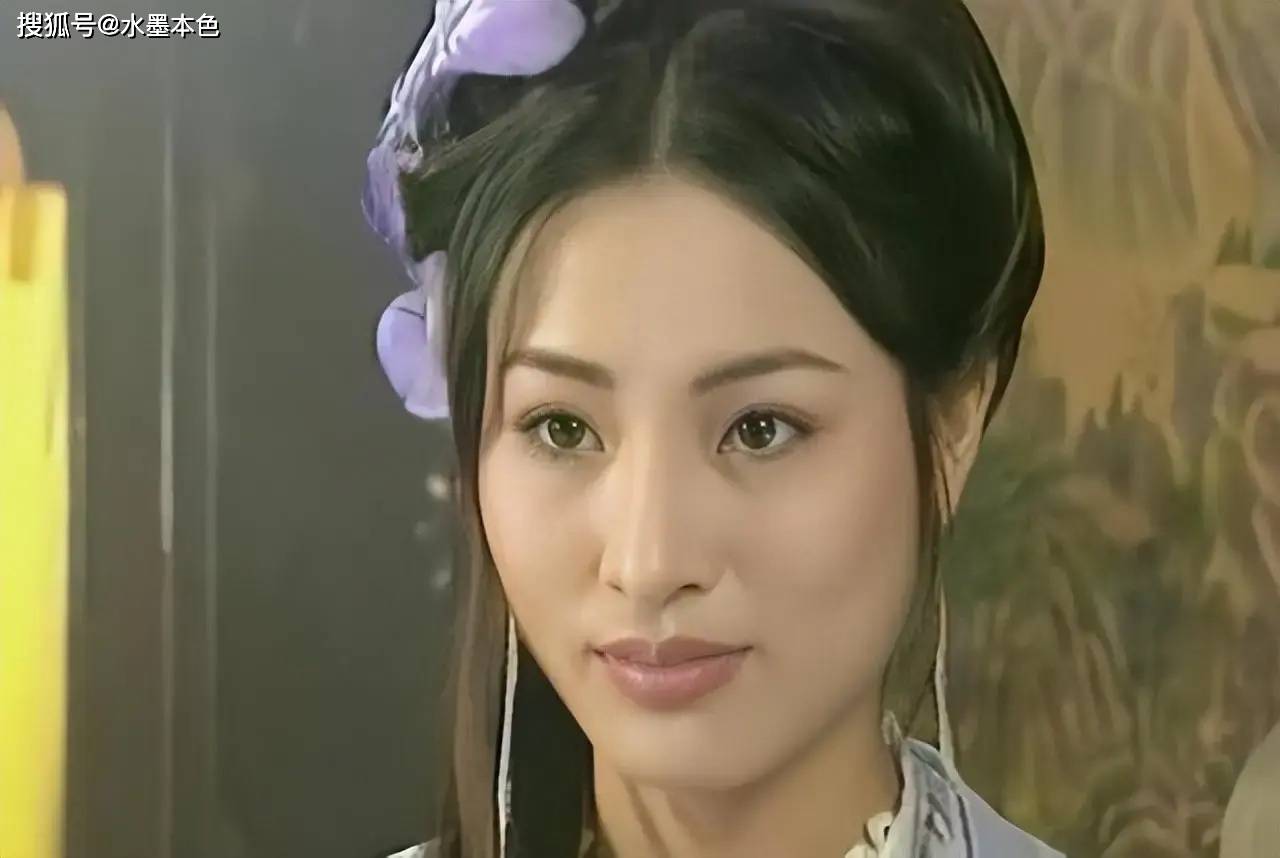 49岁女星复出带货人气惨淡,已9年没戏拍,仍在北京住独栋别墅_郑佳欣