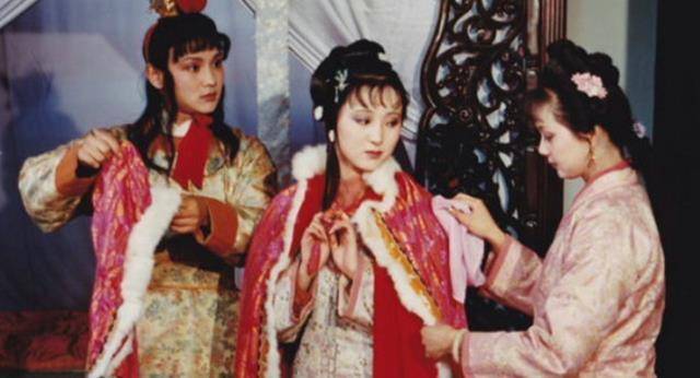 康熙为何如此看中这里,当然这都是有原因的,因为曹玺和曹寅都是康熙的