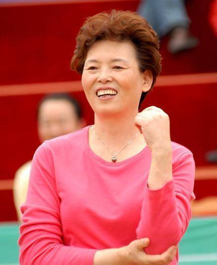 曾获五连冠的她,是中国女排的功臣,去世后骨灰中发现数枚钢钉_陈招娣