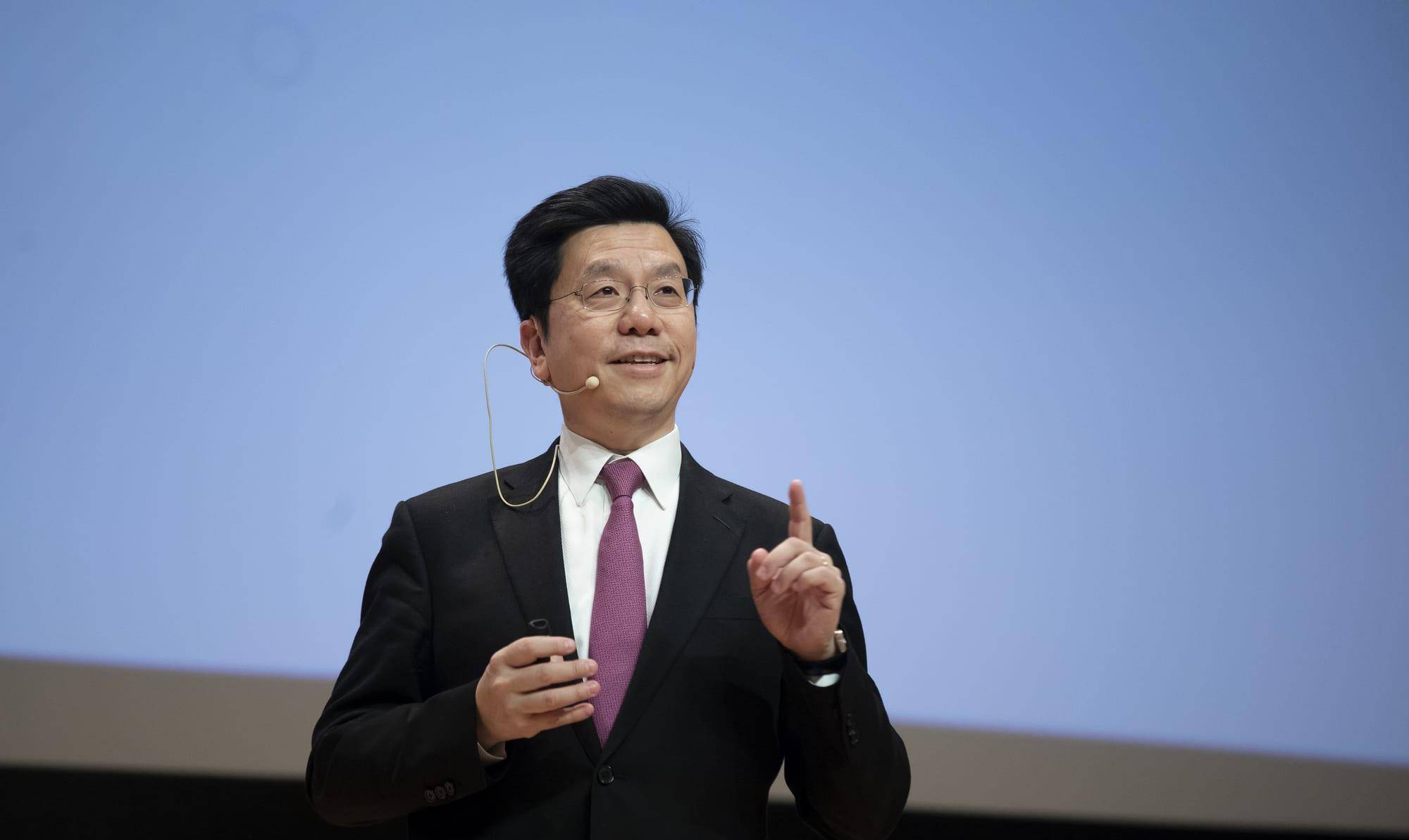 然而,当李开复看到美国对华人的不公平待遇时,他心中无比的愤慨.