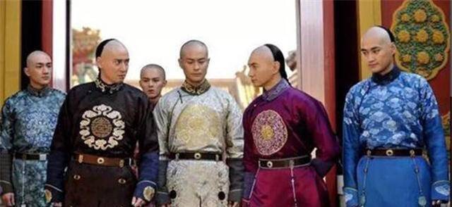 清朝皇族的两类人,红带子与黄带子区分,各代表成员不同