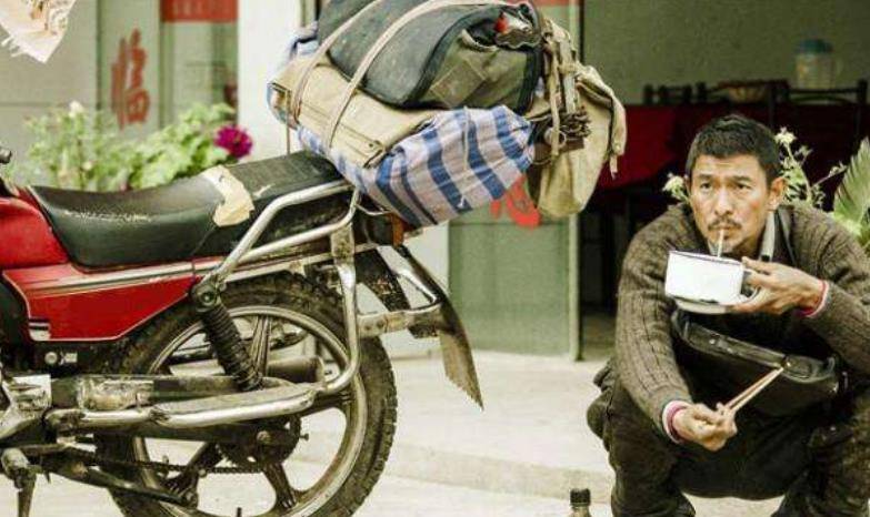 1997年2岁男孩被拐卖,山东父亲万里寻子24年,骑废了10辆摩托车