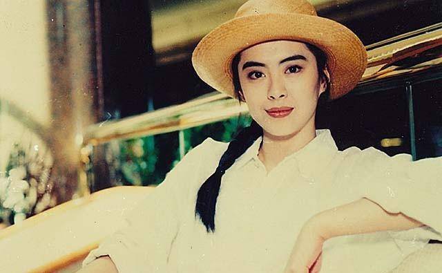 1992年,女神王祖贤回乡三件事:喝故乡酒,款待亲友,祭拜祖先
