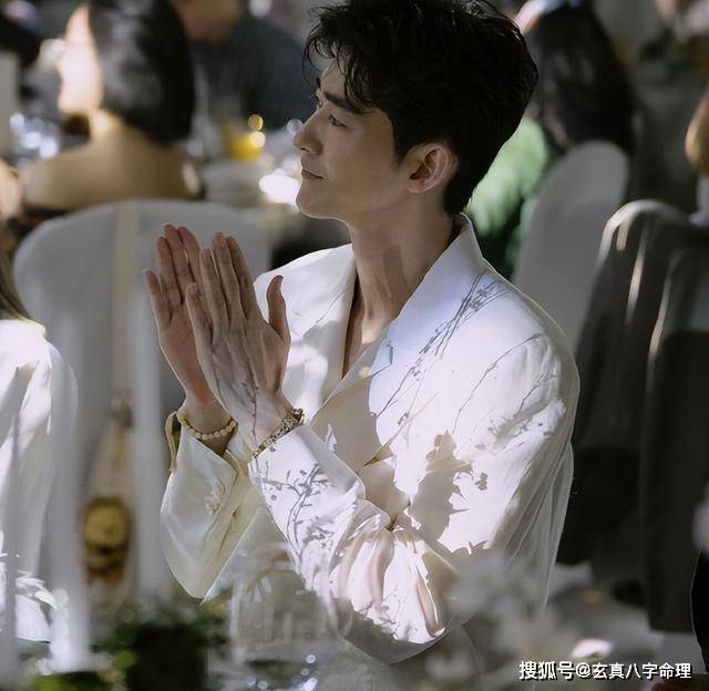 张翰40岁参加婚礼曝光,焕发清爽魅力!